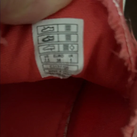 Stylish Red Canvas Sneakers - Picture 7 of 8